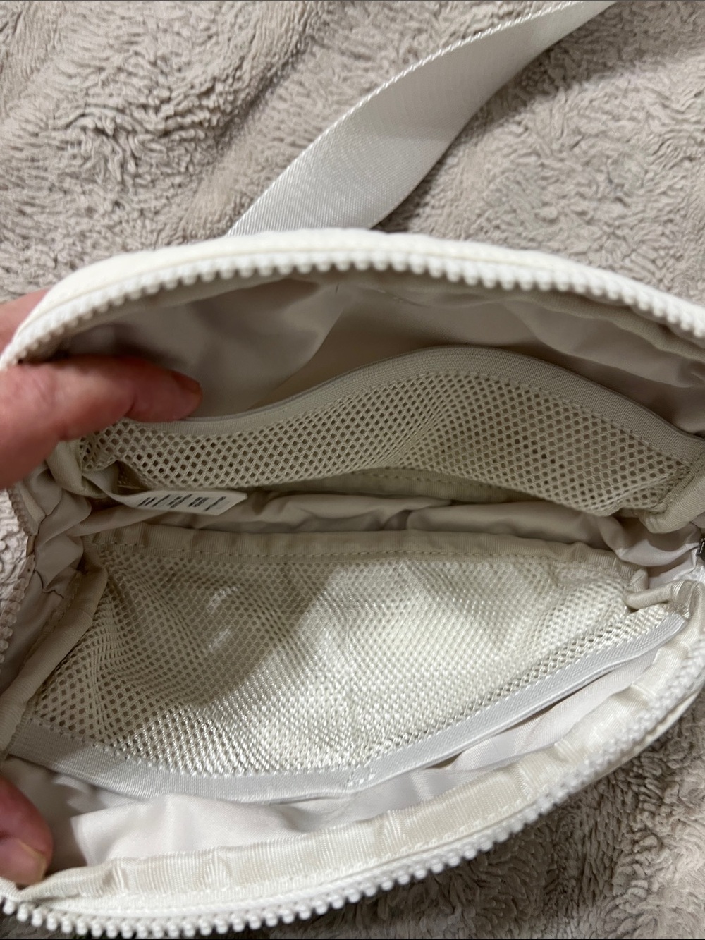 lululemon athletica everywhere Belt Bag with long strap - Picture 4 of 7